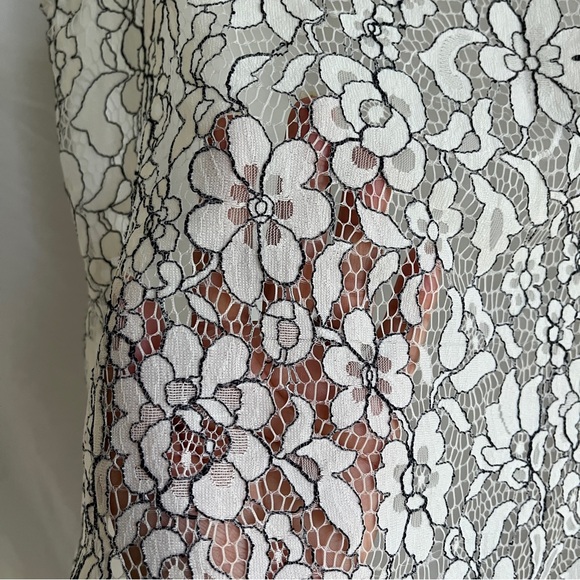 Ecru sleeveless lace lined blouse keyhole at front, White, Size S, classic piece - Picture 7 of 8